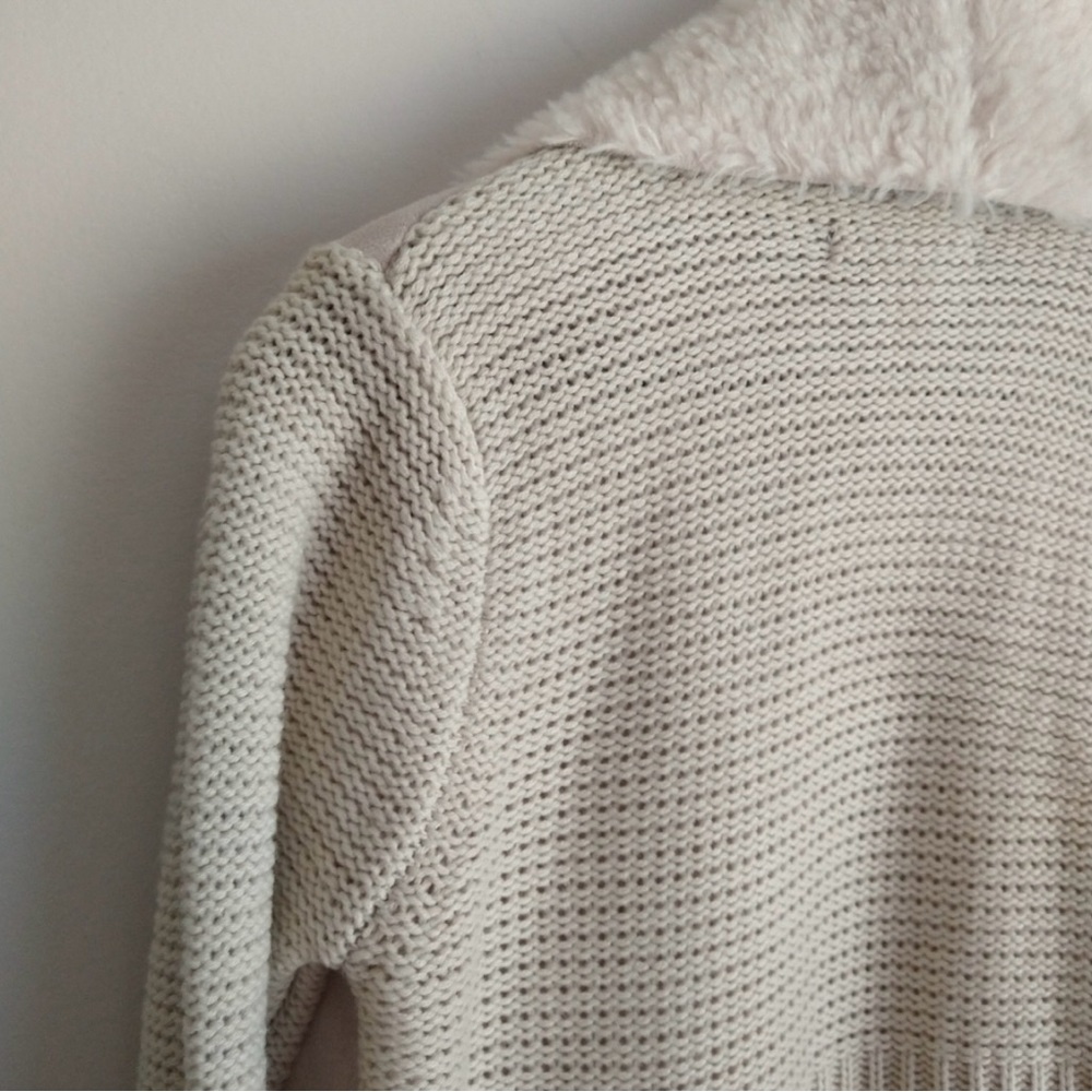 Chelsea & Theodore Faux Fur Wrap Cream Knit - Picture 11 of 16